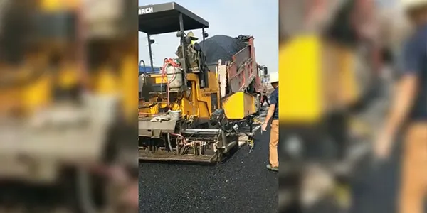Pavimentadora de asfalto GYA4500