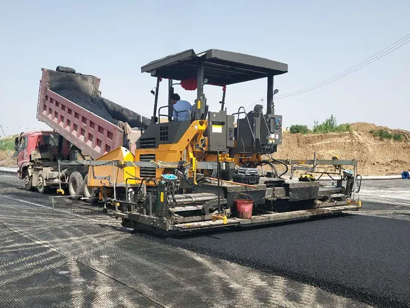 Pavimentadora de asfalto GYA6000L